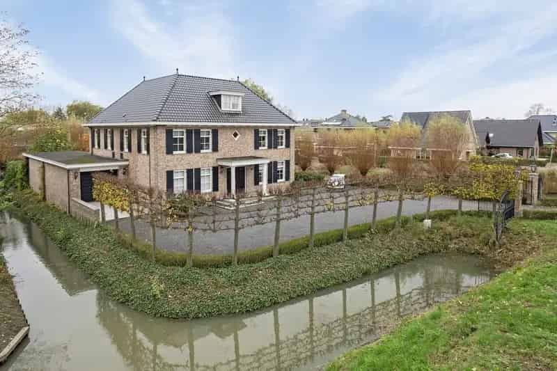 Luxe Villa Barendrecht met Binnenzwembad en Wellness