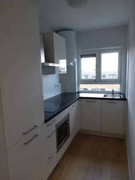 2 Slaapkamer Appartement Gemeubileerd  6e Verdieping