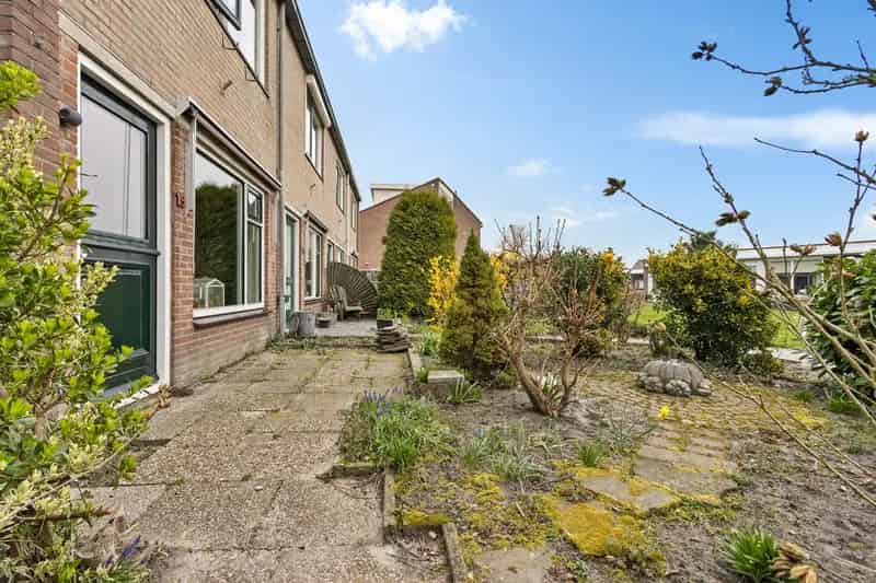 Ruime Hoekwoning met Garagebox en Tuin