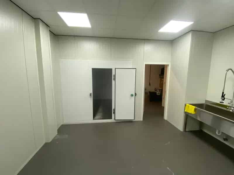 Bedrijfshal Almere te koop: Moderne unit nabij centrum