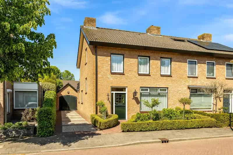 Ruime Tweekapper Bavel 4 Slaapkamers Garage Tuin