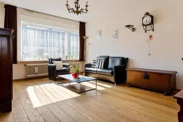 Tussenwoning 4 slaapkamers Garage Diepe tuin 121m2