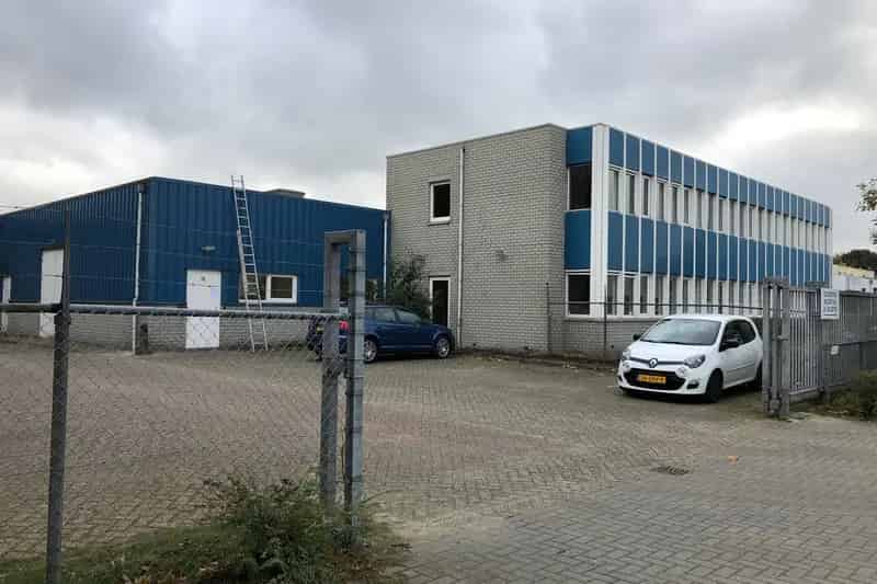 Bedrijfshal Emmen te huur 375m2 200m2 kantoor