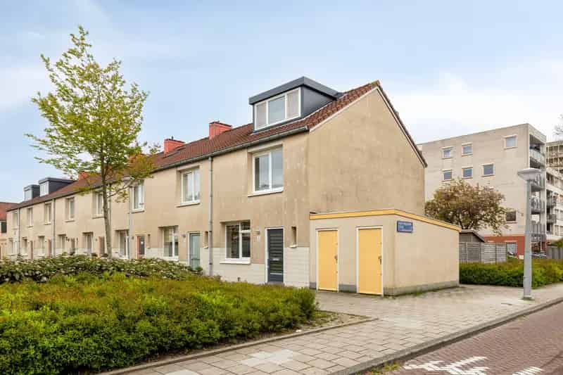 Amsterdam Ruys de Beerenbrouckbuurt: Instapklare Eindwoning met 4 slaapkamers