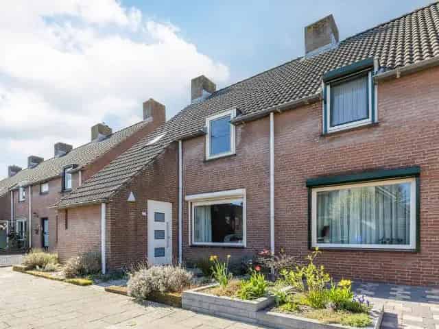Hoekwoning Terneuzen 4 slaapkamers Garage 8 Zonnepanelen
