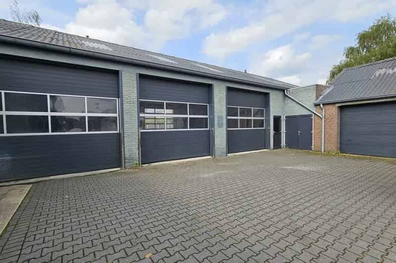 Bedrijfshal te Huur Losser 240m2 Opslag Werkplaats Kantoor