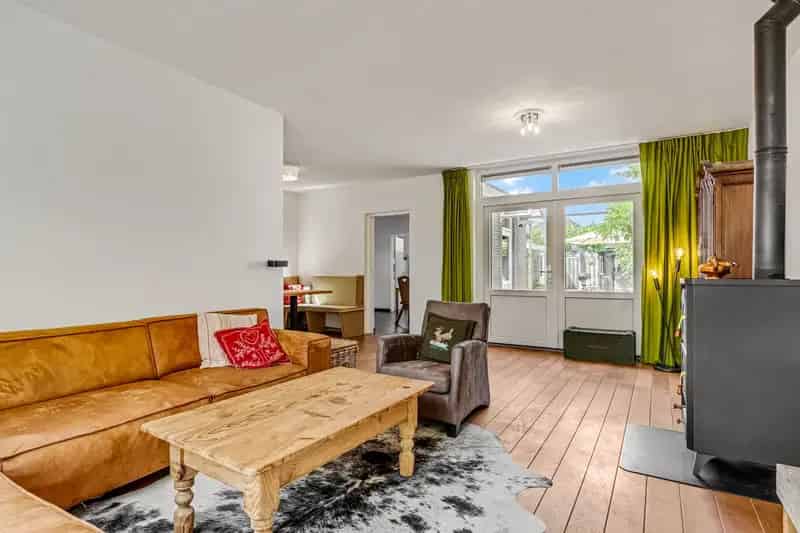Hoekwoning Valburg 5 slaapkamers ruime tuin