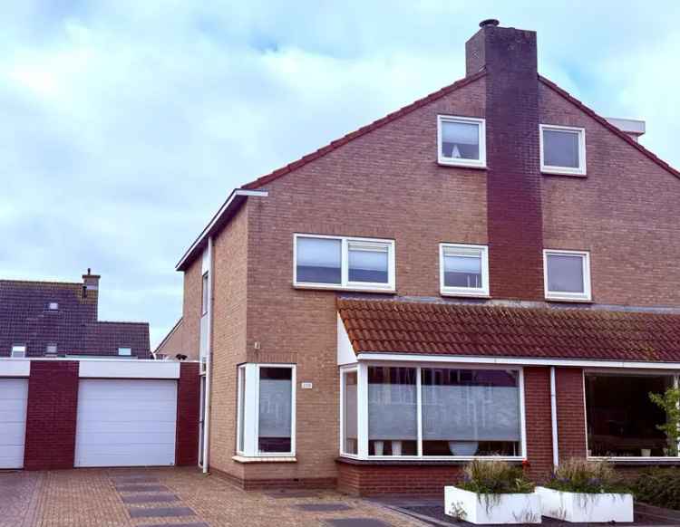 Twee onder één kapwoning Julianadorp verkocht