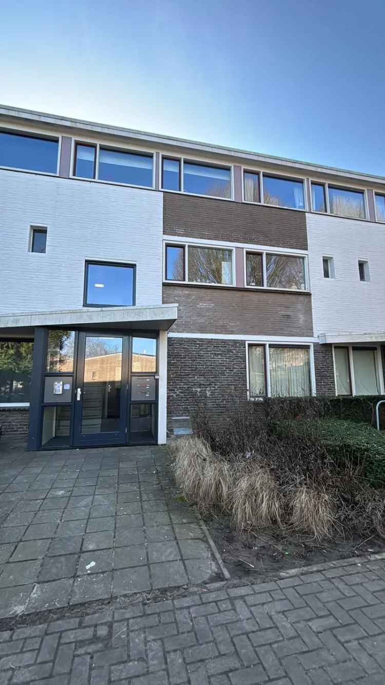 Lacombléstraat 8: Ruime woning nabij scholen en groen