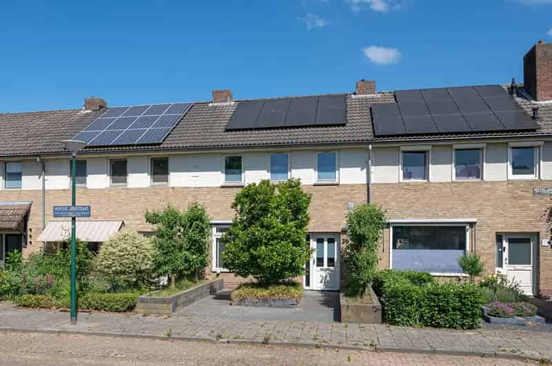 Huis te koop Sint Oedenrode  Instapklaar gerenoveerd 3 slaapkamers luxe keuken
