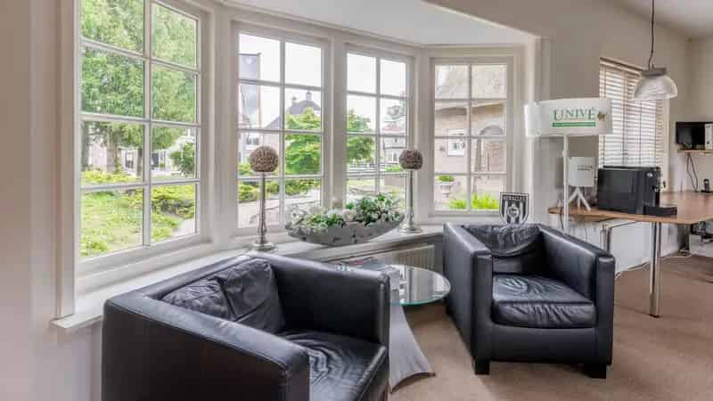 Luxe Villa Almelo: Ruime woning met bijgebouw, ideaal voor gezinnen