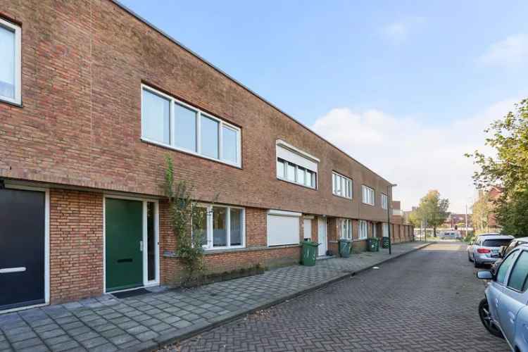 Tussenwoning Den Haag 3 slaapkamers Ruime tuin Op te knappen
