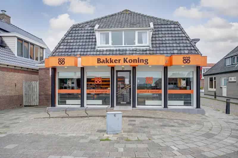 Bedrijfspand met Bovenwoning te Koop Venhuizen