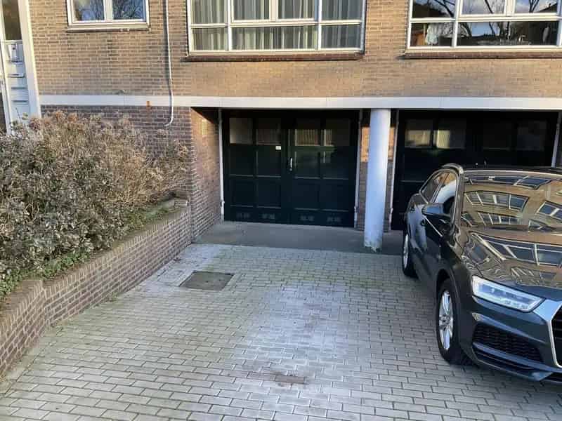 Ruime Garage 16m2 Sportlaan Eigen Parkeerplaats