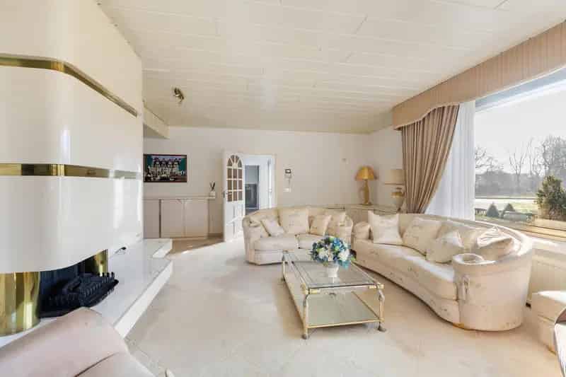 Semi Bungalow Rockanje 2 slaapkamers Zwembad Garage Tuin 840m2