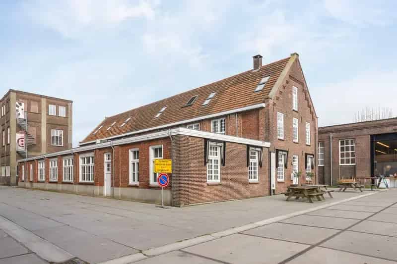 Kantoor Oisterwijk 908m2:  Monumentale Ruimte te Huur