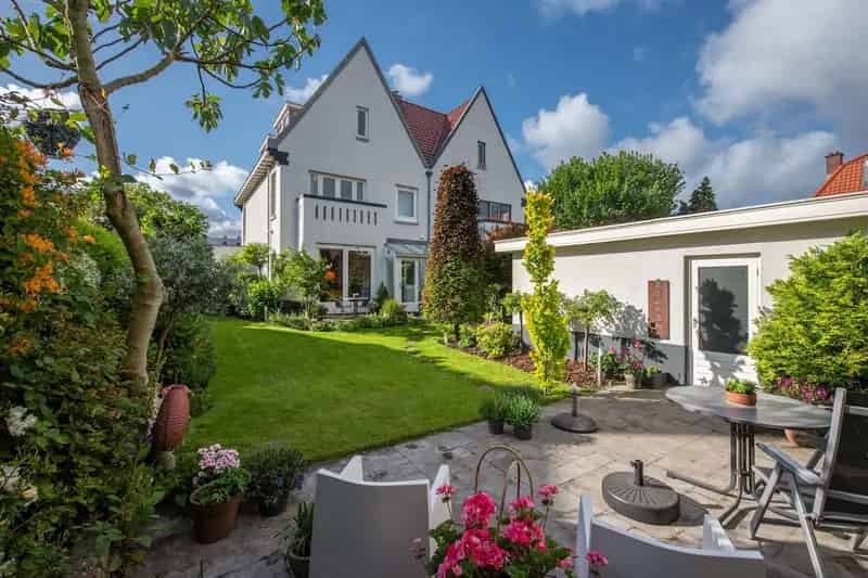 Ruime 2-onder-1-kapwoning Den Haag 5 slaapkamers 2 badkamers