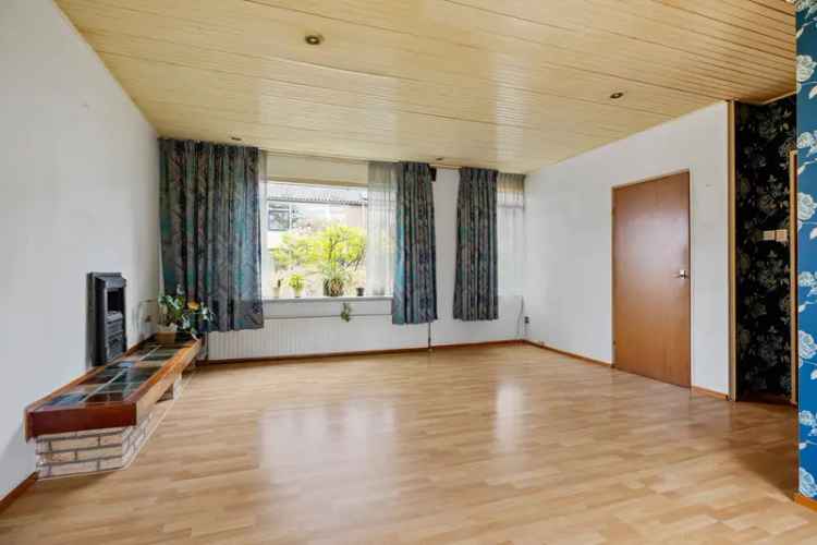 Huis Te Koop , 18, Hazelaarstraat, Puttershoek, Zuid-Holland