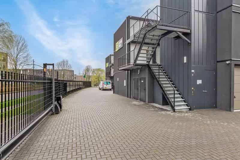 Garageboxen te koop Almere - beveiligd - ruime lift