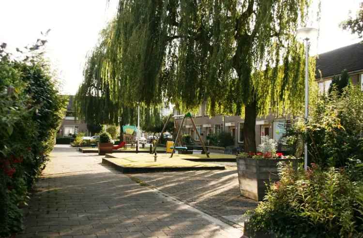 Grote Eengezinswoning Nabij Winkelcentrum De Ridderhof