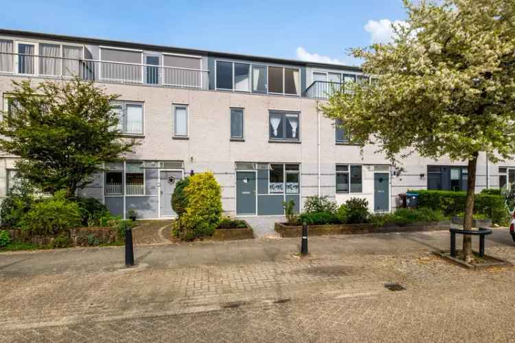 Utrecht Voordorp: Ruime 4 Slaapkamers Een gezinswoning