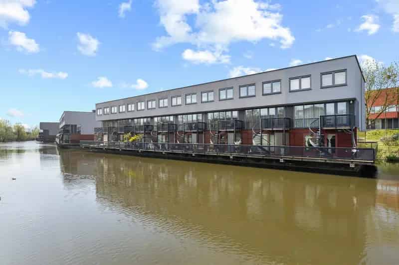 Drive in woning Nieuwland 3 slaapkamers aan het water