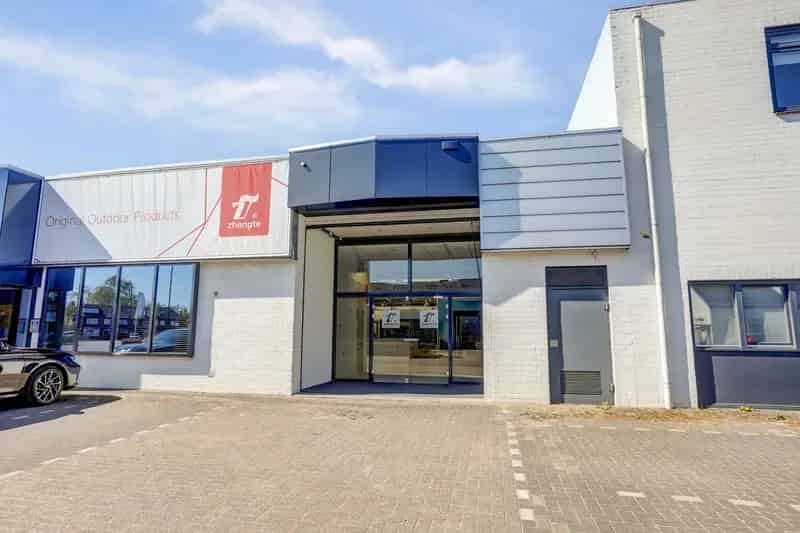 Bedrijfshal te Huur Nuenen 1600m2 Kantoor Showroom Magazijn