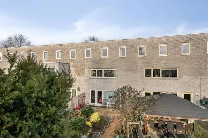 Ideaal Familiehuis in Almere Nabij Scholen en Openbaar Vervoer
