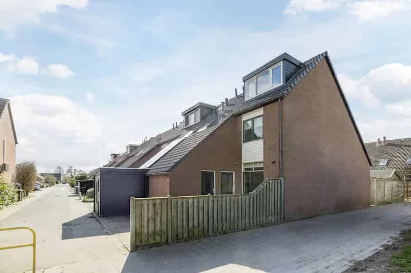 Hoekwoning Lelystad 4 slaapkamers Grote tuin Nabij recreatie