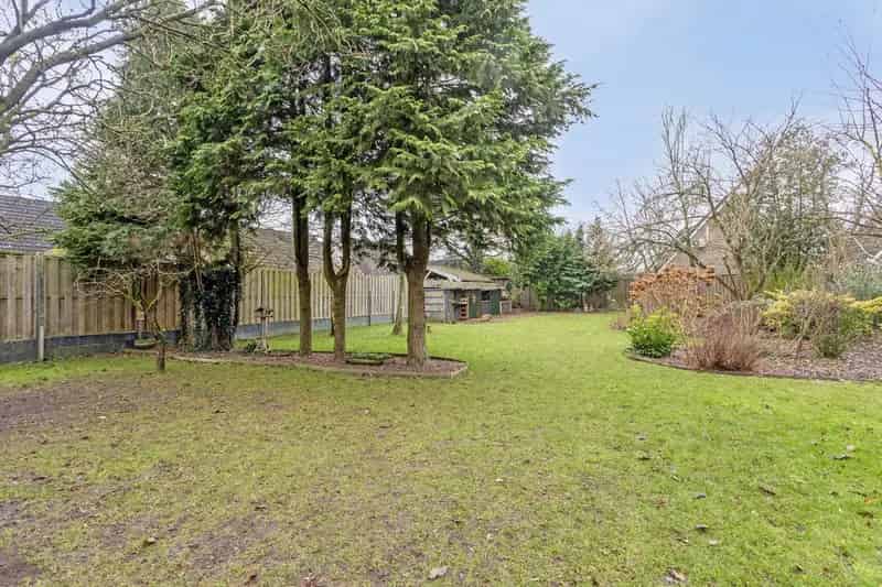 Vrijstaande woning Schoonoord  Ruime tuin  Zonnepanelen  Garage