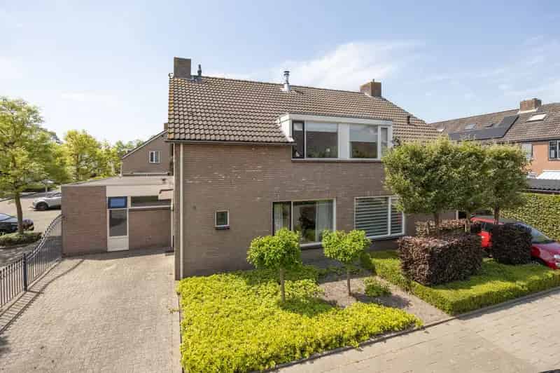 Huis te koop Etten Leur: Ruime woning met 4 slaapkamers en 2 badkamers