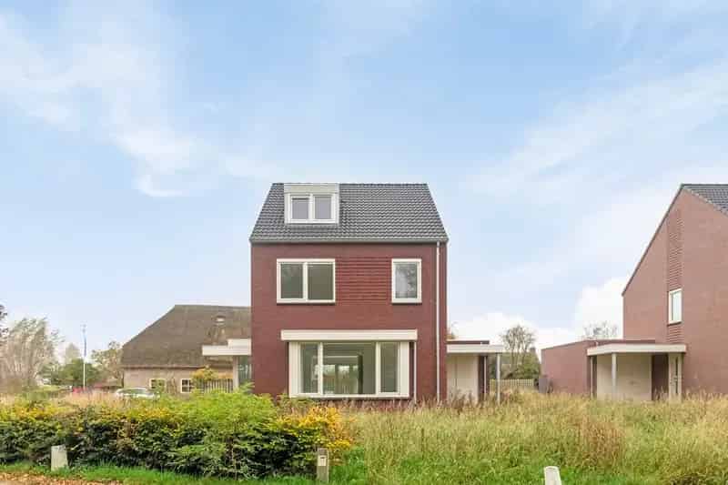 Vrijstaande Villa te Koop Genderen Ruime Tuin Gasloos
