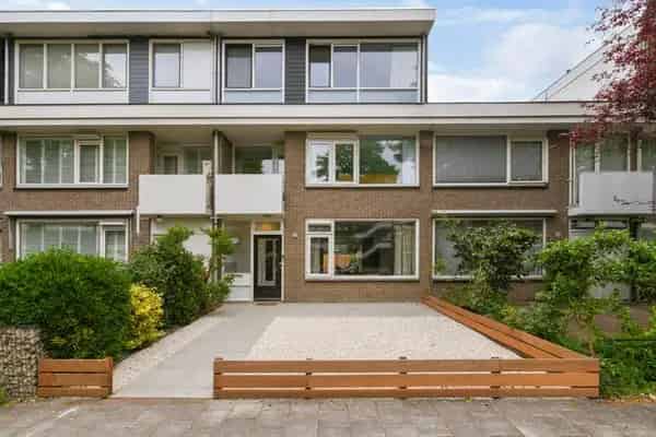 Ruime gezinswoning 6 slaapkamers Buitenveldert nabij Amsterdam