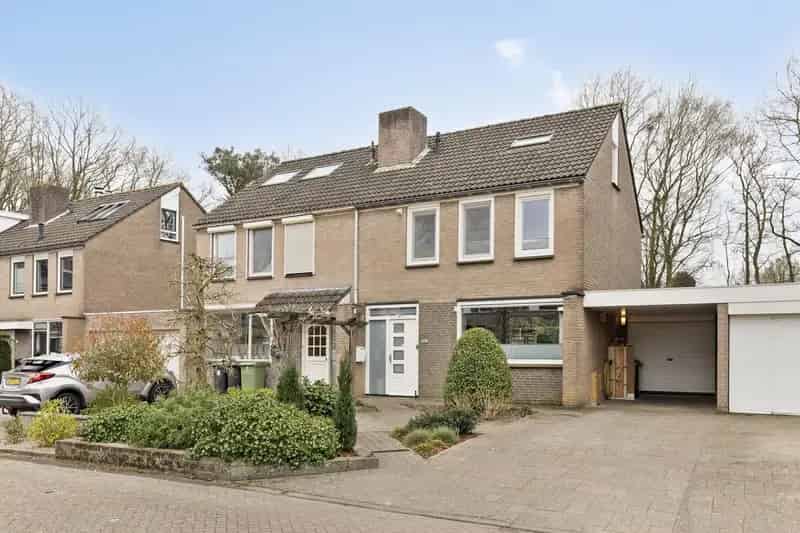 Instapklare 2-onder-1-kapwoning Halsteren 4 slaapkamers