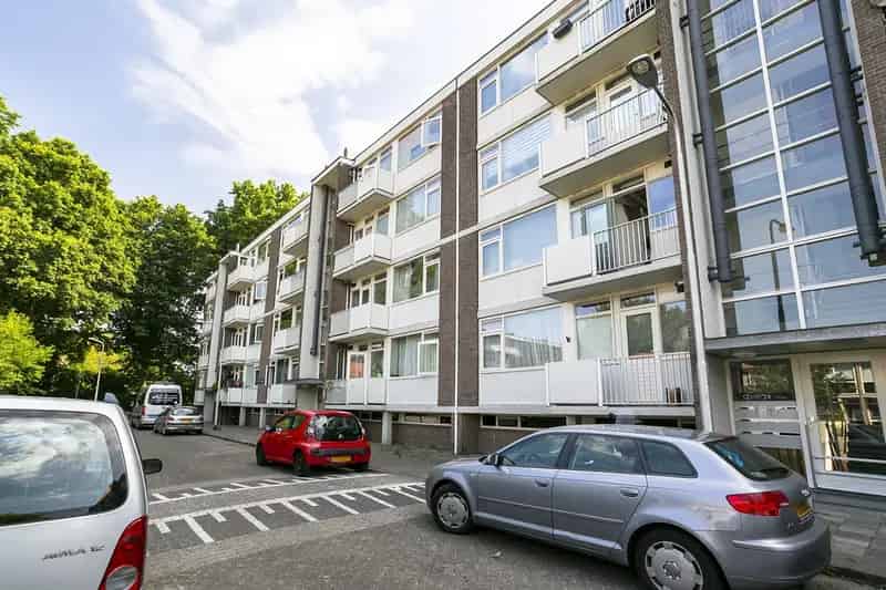 Ruim appartement nabij station Universiteit met 2 balkons