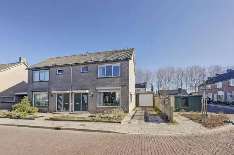 Twee Onder Een Kapwoning Heinkenszand 3 slaapkamers Ruime Tuin Garage