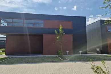 332 m2 Bedrijfsruimte te Huur Zwaag