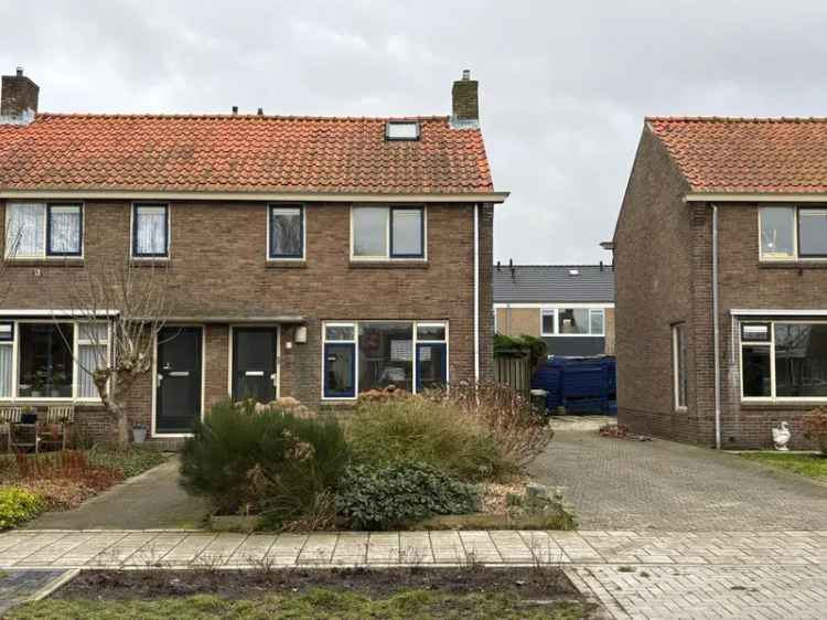 Te Koop: 2-onder-1-kapwoning Anna Paulowna Nabij Station