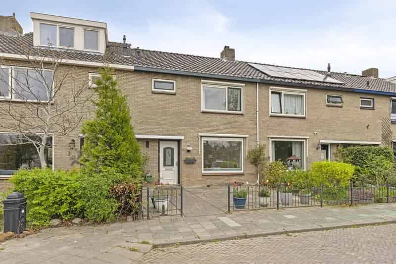 Te Koop Heerhugowaard: starterswoning 3 slaapkamers moderne keuken tuin garage