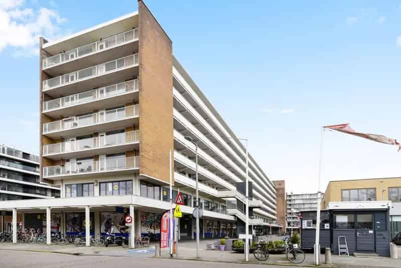 3 Slaapkamers Ruime Woning Delflandplein Amsterdam