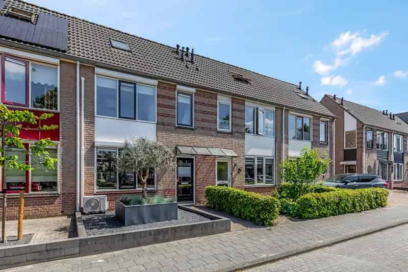 Huis Te Koop , 19, F.J. Ebbensstraat, Tiel, Gelderland