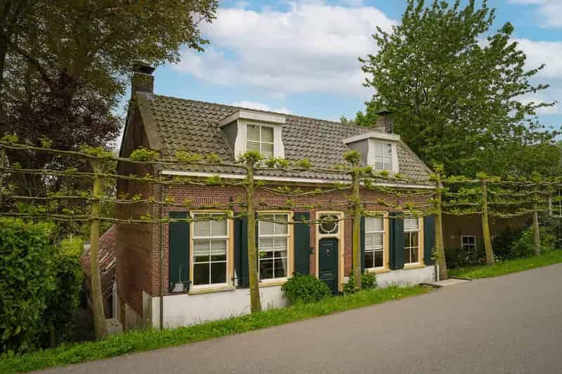 Woonboerderij Spijk: Landelijk Wonen met Moderne Comfort