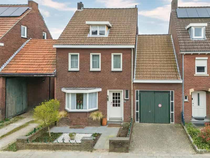 Zeer ruime jaren 30 woning te Venlo 4 slaapkamers garage tuin