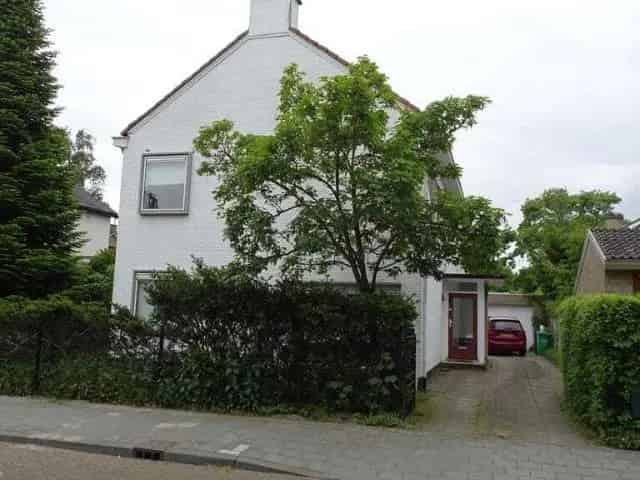 Vrijstaande Villa te Huur Den Haag 6 Slaapkamers Grote Tuin