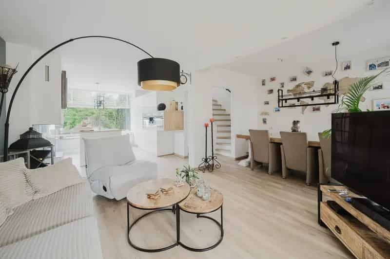 Huis te koop Spijkenisse: Ruime hoekwoning met 4 slaapkamers en garage