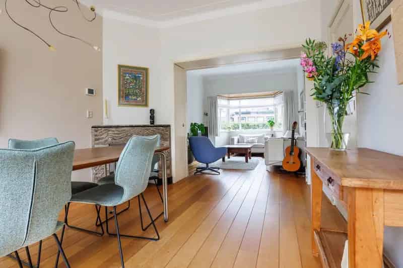 Jaren 30 woning Burgemeesterswijk 4 slaapkamers serre tuin