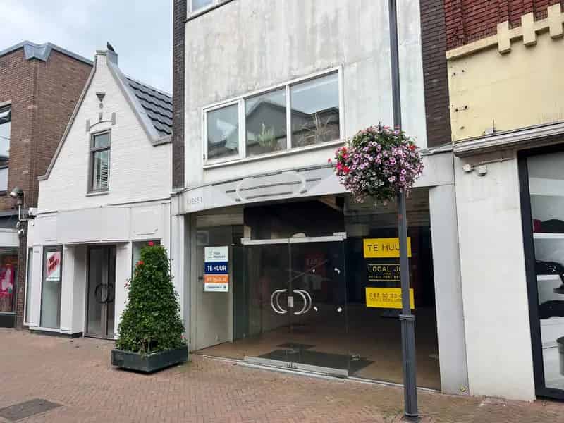 Winkel te Huur Naaldwijk Centrum 176m²