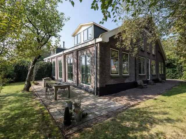 Gerenoveerde Tweekapper Noordhollands Kanaal 271m2