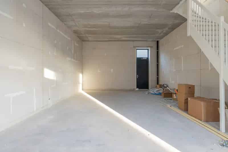 Bedrijfshal te Huur Roelofarendsveen 150m²