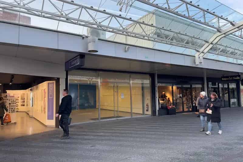Winkelruimte te Huur Amsterdam Noord Winkelcentrum Boven 't Y